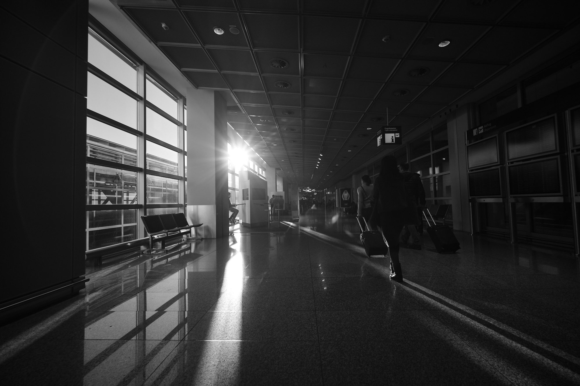 Die Reise beginnt auf dem Flughafen.