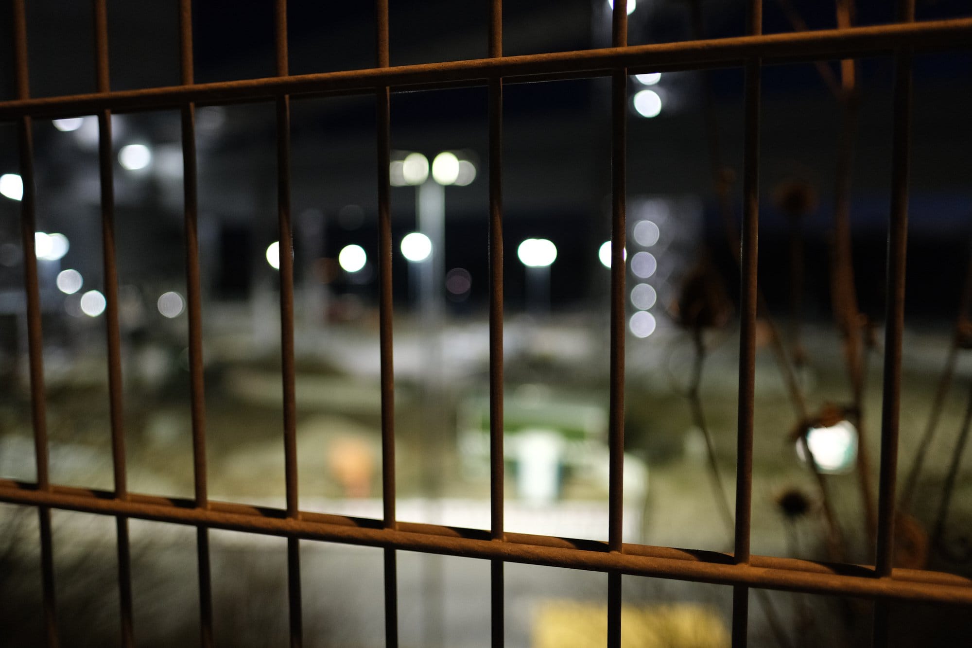 Hinter Gittern