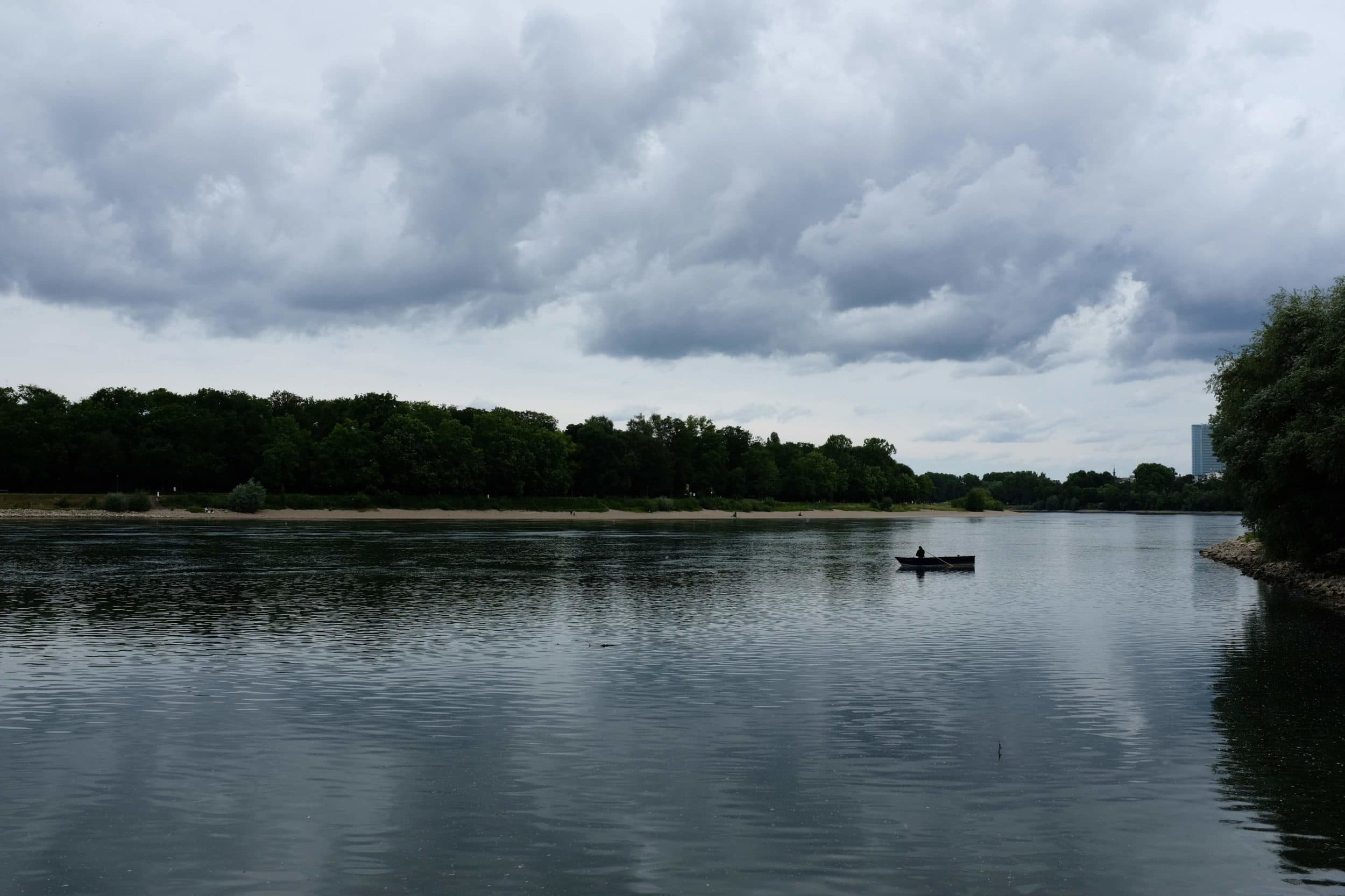 Sonntagmorgen – Am Rhein
